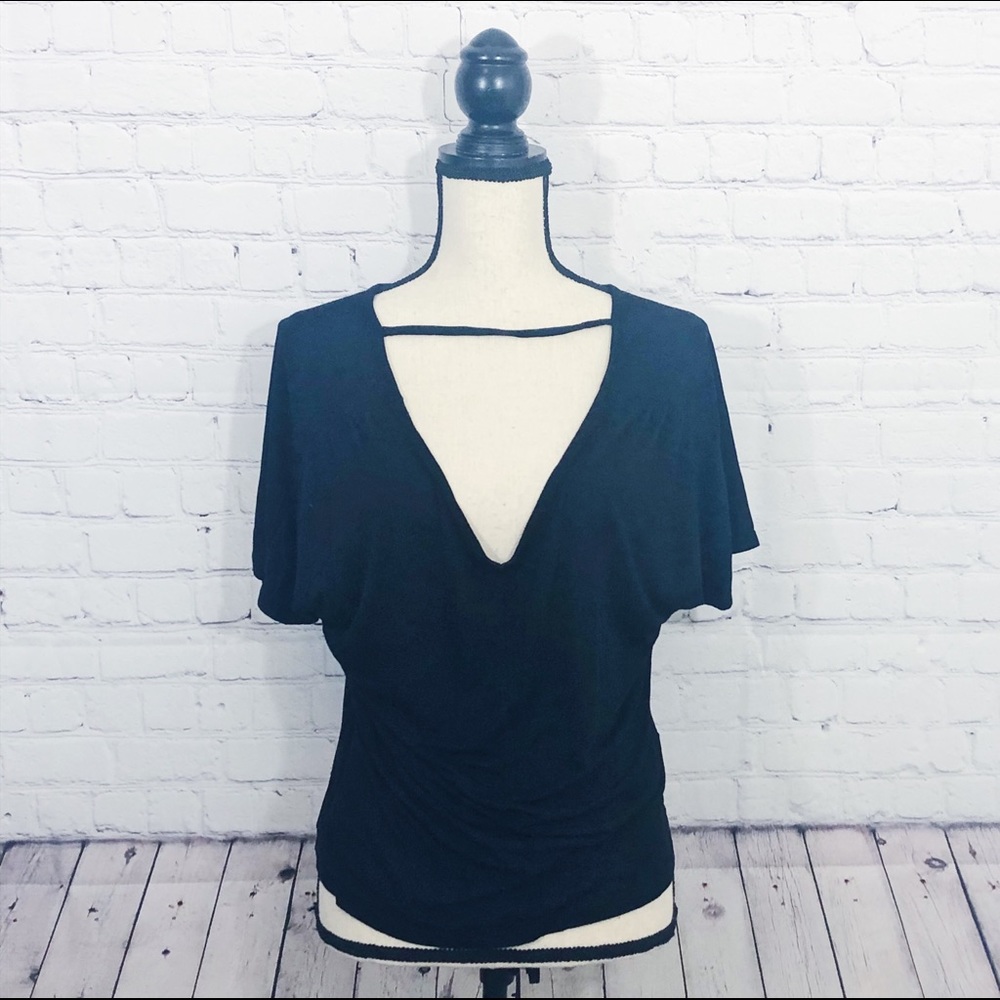 Old Navy Black Low V-neck T-Shirt Size L